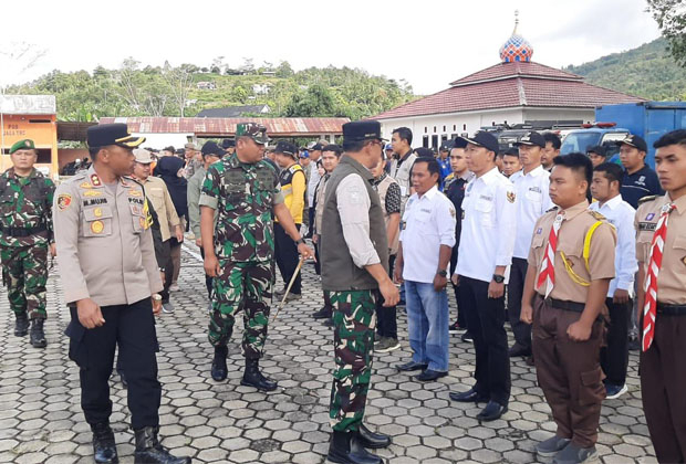 Pj Bupati kerinci, Asraf, bersama Dandim 0417/Kerinci dan Kapolres Kerinci, saat apel Kesiapsiagaan Penanggulangan Bencana Hidrometeorologi 2024 di Kantor BPBD Kerinci, Bukit Tengah.
