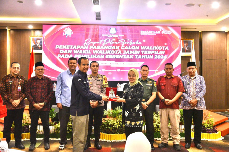 Hadiri Pleno KPU, Pj Wali Kota Jambi Apresiasi Penyelenggara Pemilu dan Ucapkan Selamat Maulana-Diza

