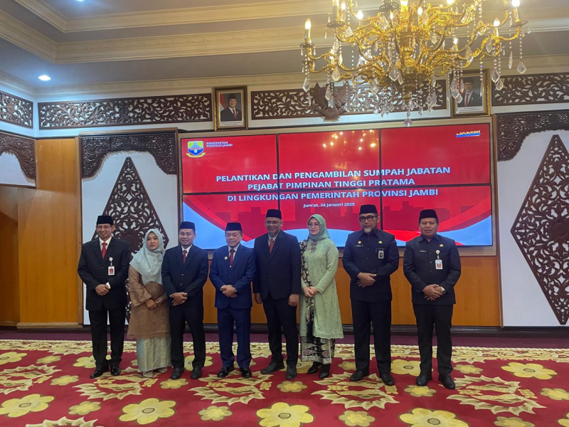 Gubernur Al Haris Lantik Kepala Biro Organisasi Thohir dan Kepala Biro Perekonomian Alfiansyah