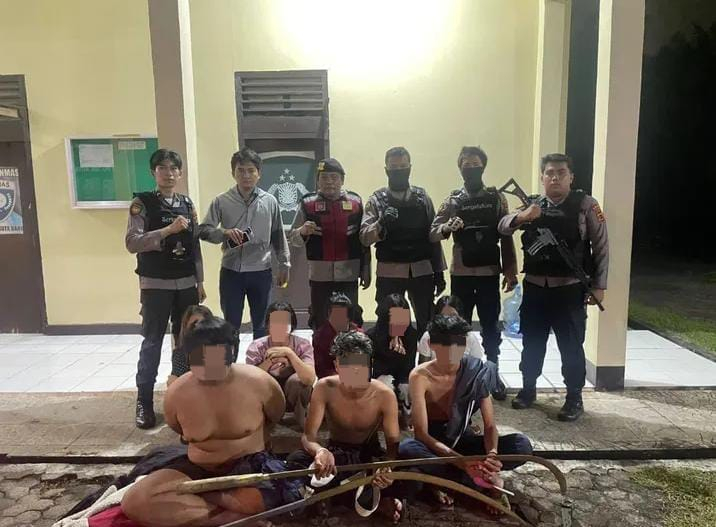 Patroli Polisi Amankan Delapan Orang Remaja Beserta Senjata Tajam