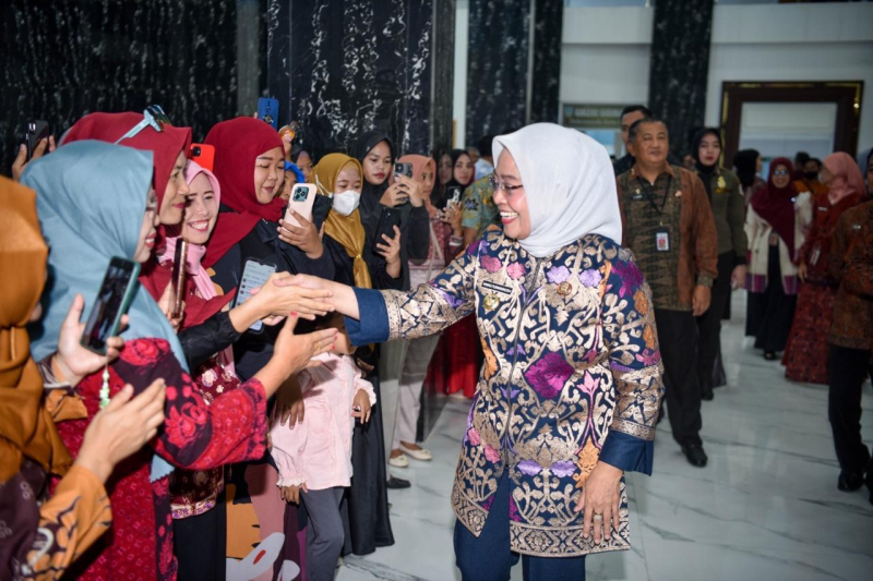 Promosikan Daerah, Pj Wali Kota Jambi Resmikan Gerai UMKM 