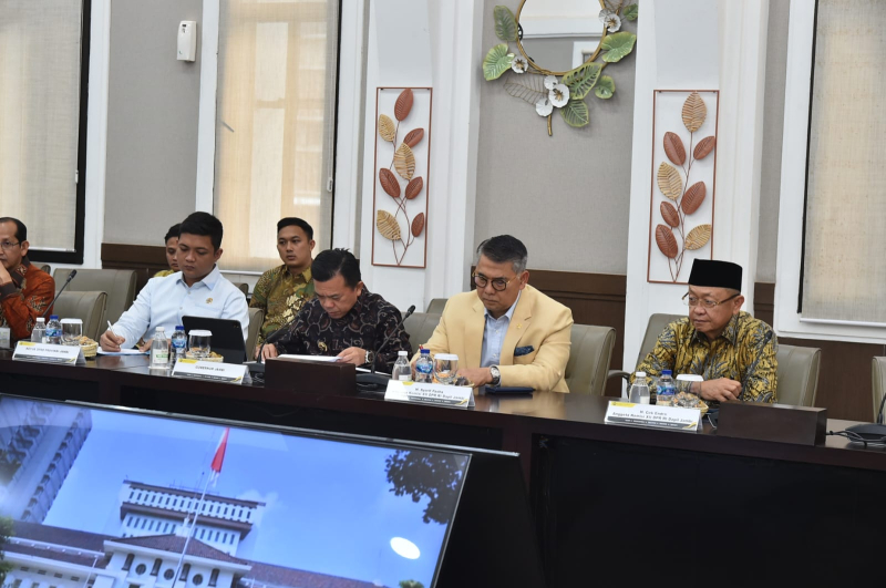 Syarif Fasha Fasilitasi Pemprov Jambi Rapat Dengan Kementerian ESDM, Buat Makin Dekat Penyaluran PI 10 %