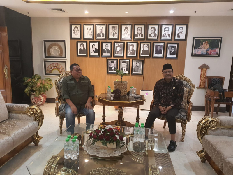 Ketua Umum SMSI Temui Mensos Bahas Sinergi dalam Peringatan HPN 2025