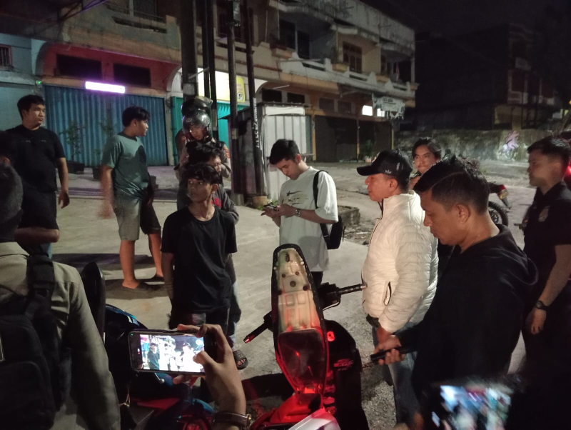 Kapolresta Jambi Pimpin Patroli, Temukan Tiga Bilah Senjata Tajam Tersembunyi