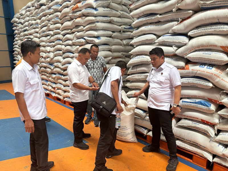 Pastikan Stok dan Stabilisas Harga Beras, Subdit Indagsi Ditreskrimsus Polda Jambi Cek ke Gudang Bulog