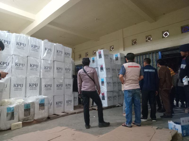 KPU Bungo Berangkatkan 5 Kotak Suara ke Gedung MK Pada Minggu Pagi