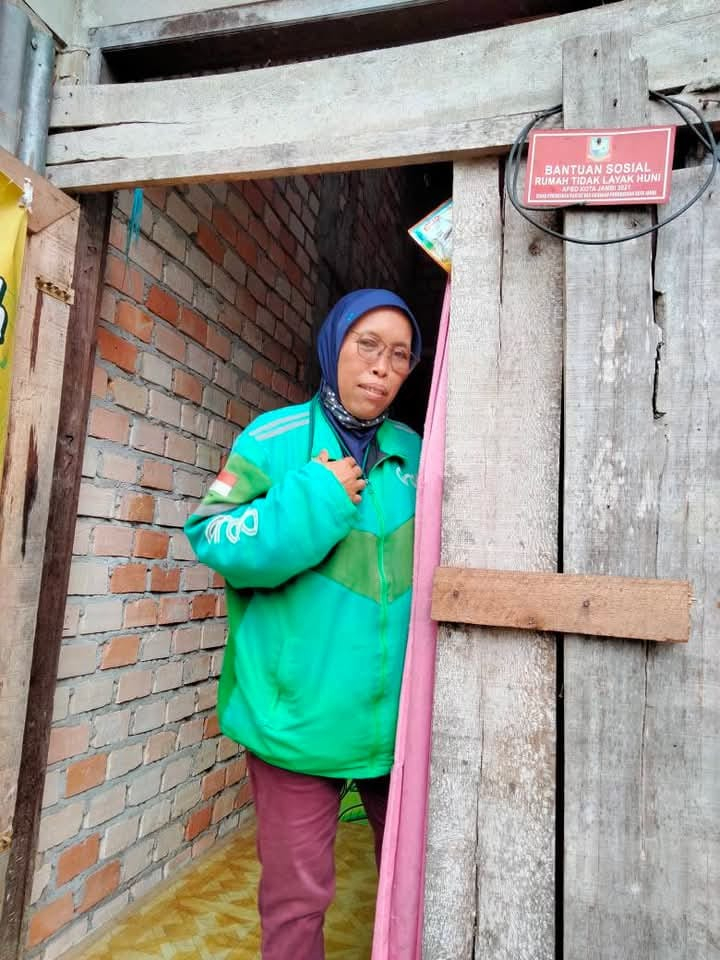 Sosok Driver Ojol Perempuan : Pekerja Keras dan Ibu tangguh, Praptiwiyani Meninggal dalam kecelakaan