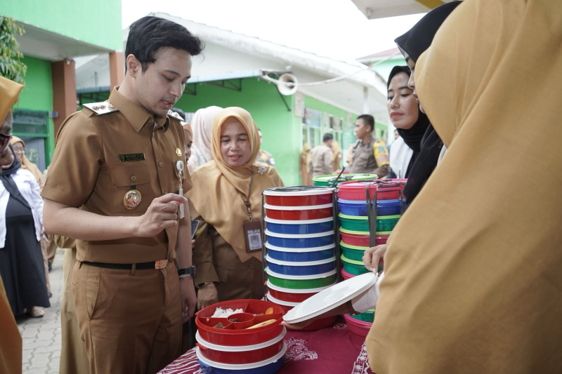 Tinjau MBG Di SD dan SMP, Wawako Diza : 