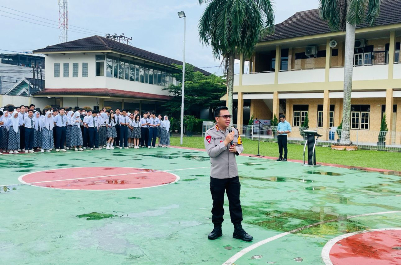 Sambangi SMA Unggul Sakti, Kapolresta Jambi Ingatkan Siswa/i Jangan Ikuti Geng Motor!