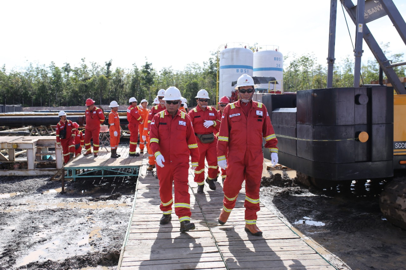 Dukung Kegiatan Pengeboran Sumur SA-3NF, Kepala SKK Migas Saksikan Langsung Spud in di Lapangan