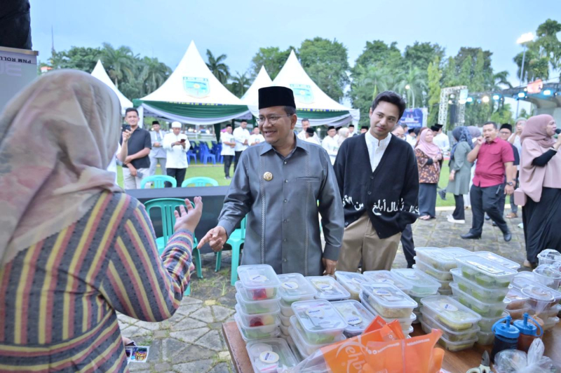 Dorong UMKM Naik Kelas, Wali Kota Maulana Buka Bedug Fest Bazar Ramadhan Bahagia 1446 Hijriah