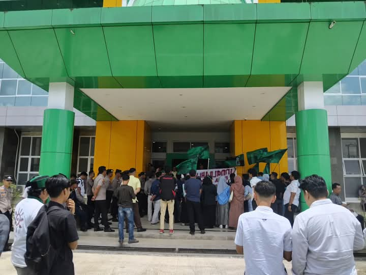 HMI Demo di IAIN Kerinci, Pertanyaan Pemotongan Beasiswa KIP-Kuliah