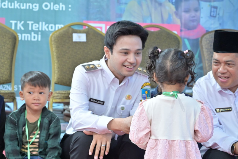Belanja Bareng Yatim dan Dhuafa, Wawako Diza Beri Semangat Optimis dan Motivasi