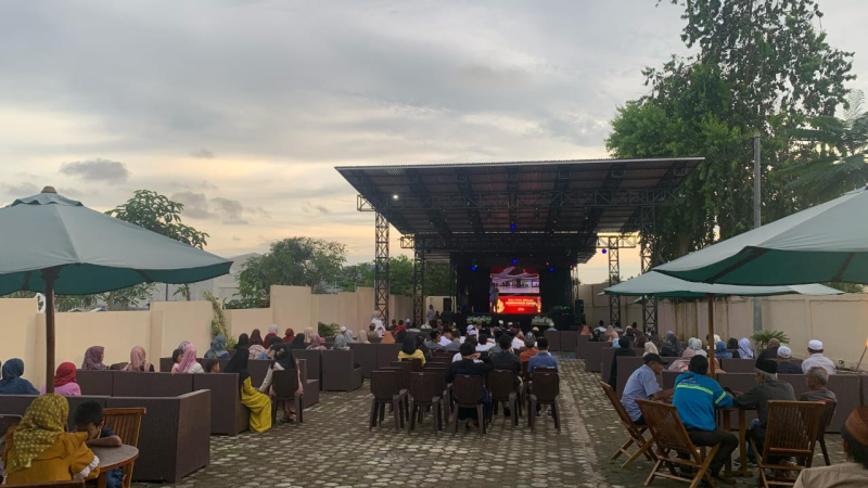 Berbagi Kebahagiaan Ramadan, JBC Gelar Buka Puasa Bersama Warga Sekitar