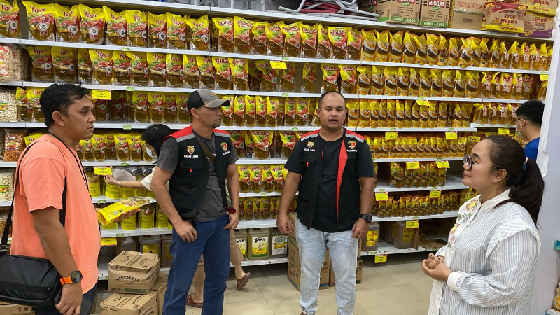 Pastikan Hak Konsumen, Polresta Jambi Cek Volume Minyak Kita di Pasar