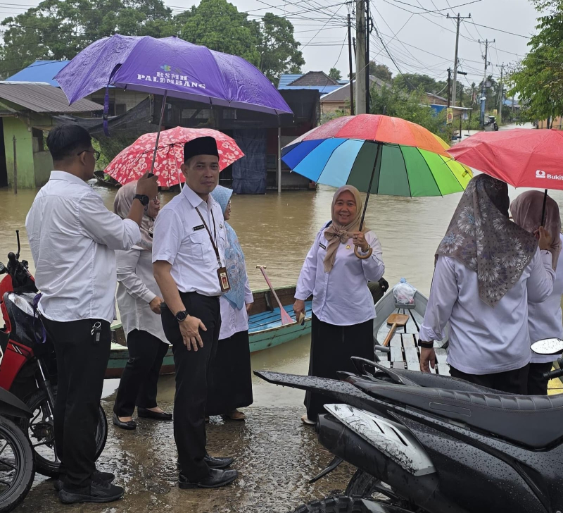 Cek Kesehatan Warga Terdampak Banjir, Dinkes Provinsi Jambi Salurkan Antibiotik-Vitamin