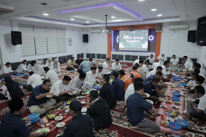 Pelindo Regional 2 Jambi Gelar Aksi Sosial Ramadhan, Ribuan Paket Bantuan Disalurkan
