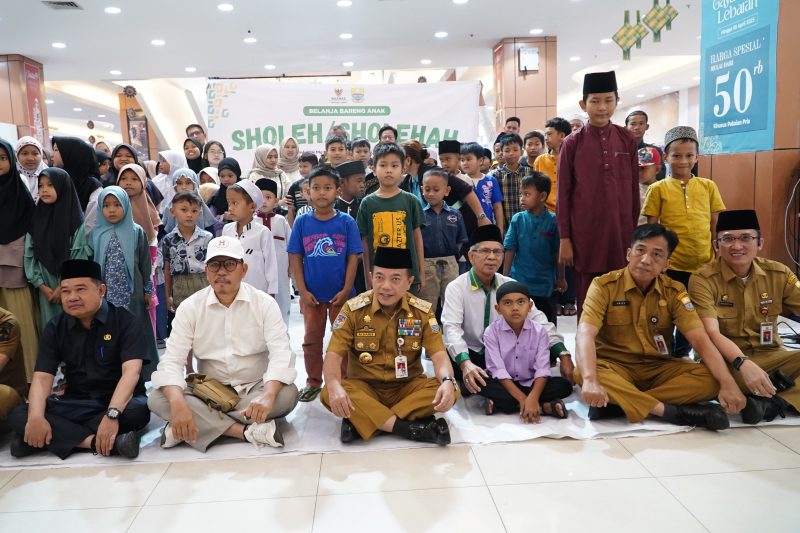 Gubernur Al Haris Dukung Program BAZNAS Belanja Baju Lebaran Bagi Anak Yatim