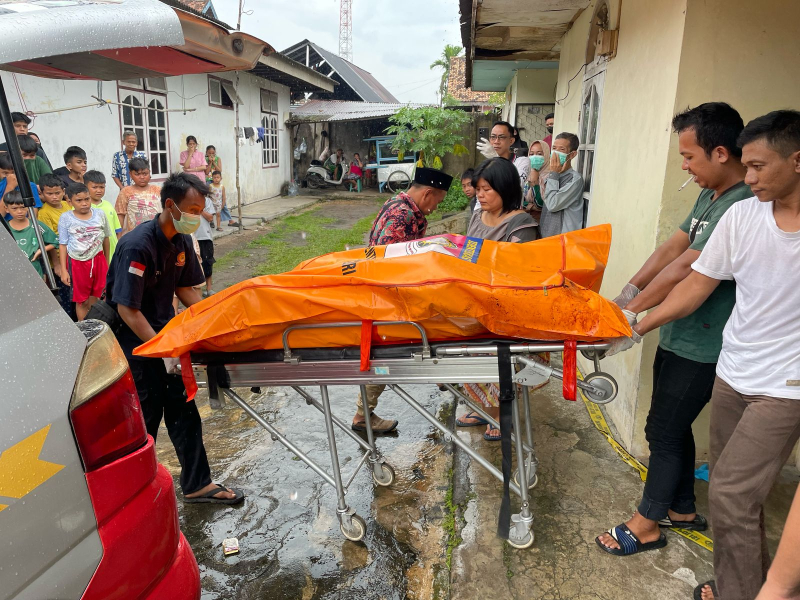 Warga Jambi Timur Digegerkan dengan Penemuan Mayat Laki-laki Membusuk di Dalam Rumahnya