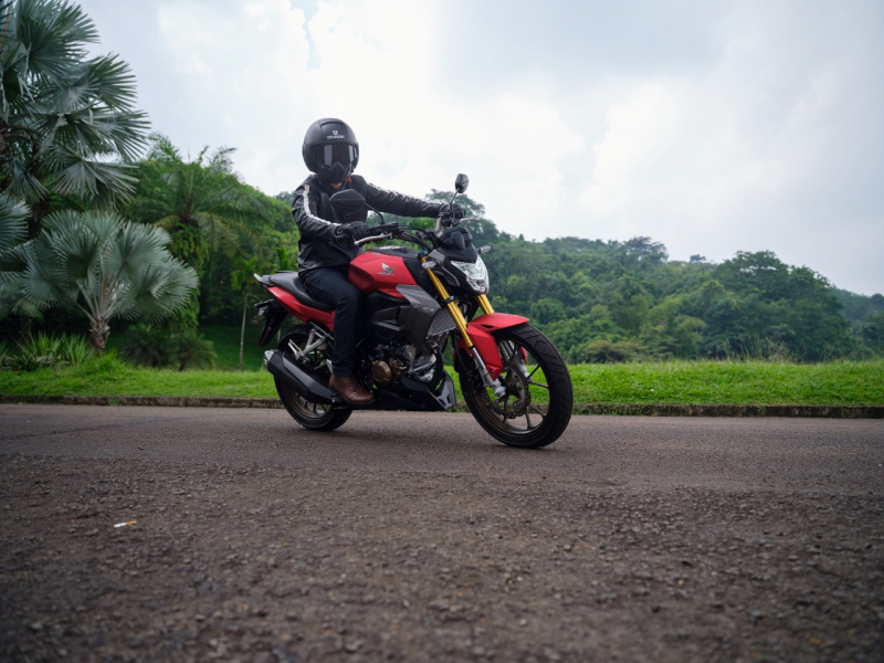 Jangan Lupa 5P! Sinsen Ajak Warga Jambi Berkendara Motor dengan Aman