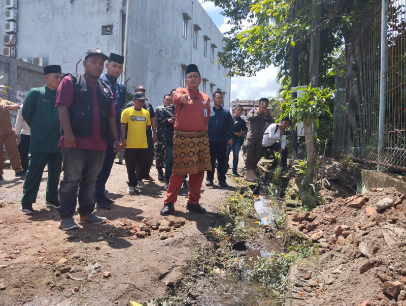 Wali Kota Maulana Tinjau Langsung Perbaikan Jalan Lingkungan di Kota Jambi