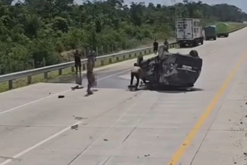 1 Unit Mobil Innova Terbalik di Tol Betejam, Pengelola Tol HK Sebut Karena Pecah Ban - Lokasi Sudah Dibersihkan