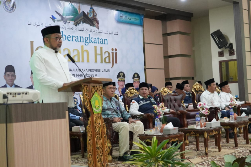 Lepas JCH Kloter 18 Asal Kerinci dan Merangin, Pesan Sekda Sudirman: Kondisikan Diri Tingkatkan Kesabaran