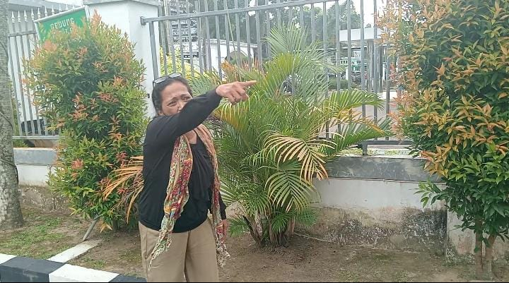 Histeris, Orang Tua Korban Bantah Pernyataan Kuasa Hukum Yanto :Demi Allah Dak Pernah Aku Dan Laki Aku Minta Duit