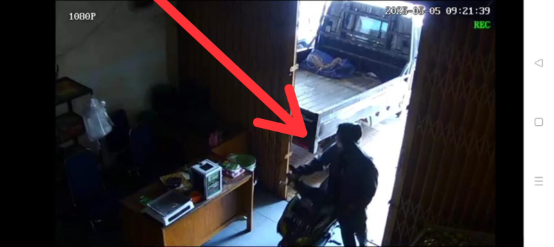 Aksi Karyawan Bawa Kabur Motor Bos Terekam CCTV, Polisi Tangkap Pelaku di Kampung Halamannya