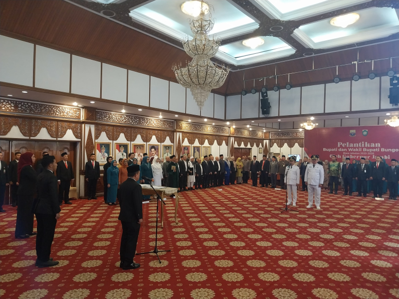 Komplit ! Bupati - Wabup Bungo Dedy-Dayat Dilantik Gubernur Jambi Al Haris