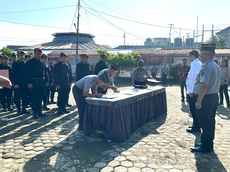 Peringatan Harlah Pancasila 2025, Kakanwil Ditjenpas Jambi Pimpin Penandatanganan Pakta Integritas di Lapas Jambi