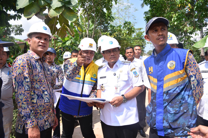 Maulana Tinjau Normalisasi Sungai Asam, Ajak Warga Hibahkan Lahan