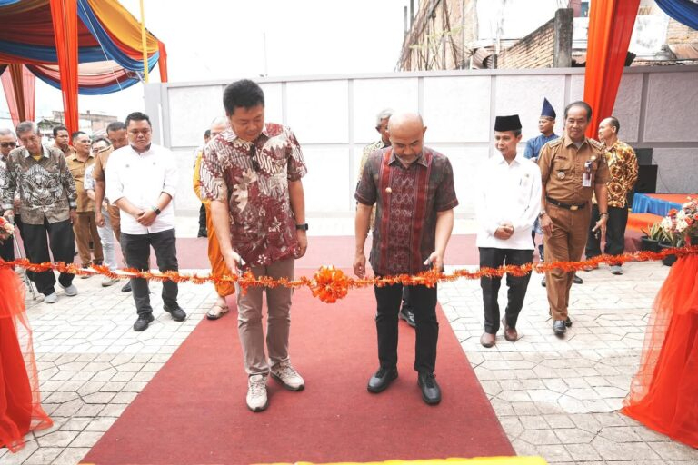 Bupati Bungo Dedy Putra meresmikan gedung sekolah Dhammasekha Anada Bungo