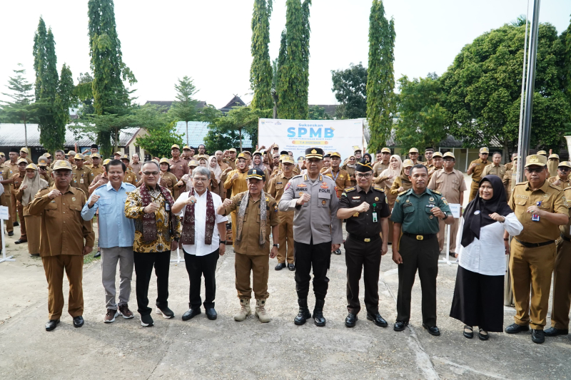 Pimpin Apel Akbar dan Penandatangan Komitmen SPMB Berintegritas Tahun Ajaran 2025/2026, Al Haris : Tak Ada Titipan