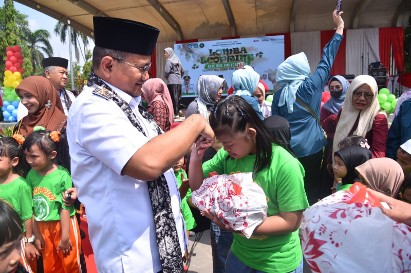 Meriah! 1.500 Anak PAUD Ramaikan Lomba Ecoprint Bersama Wali Kota Jambi