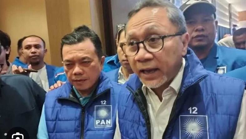 Ketua DPW PAN Provinsi Jambi, Al Haris mendampingi Ketua Umum Zulkifli Hasan ketika menghadiri acara konsolidasi pemenangan Pemilu beberapa waktu lalu.
