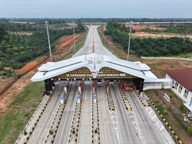 Selama libur Tahun Baru Islam 1447 H, Hutama Karya mencatat 118.280 kendaraan melintas di Jalan Tol Trans Sumatera. 