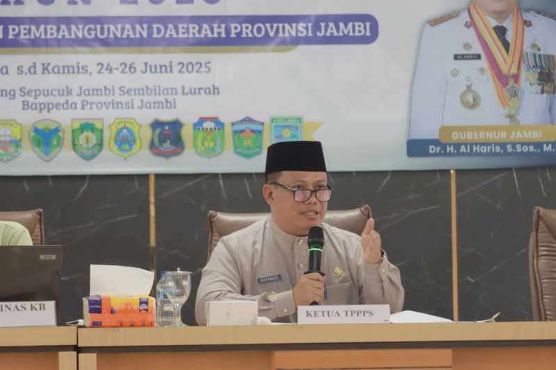 Wakil Bupati Tanjab Barat, Katamso, paparkan strategi percepatan penurunan stunting di acara Pra Penilaian Kinerja Stunting se-Provinsi Jambi. Angka stunting turun ke 7% pada 2024.