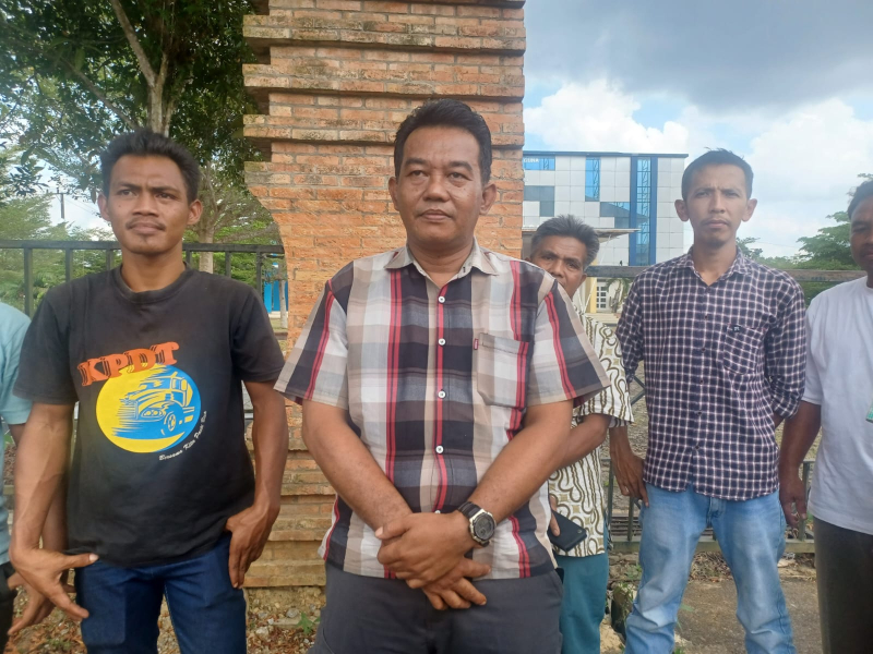 Tolak Jalan Desa Dilintasi Truk Batubara, Warga Dipolisikan Pihak Perusahaan