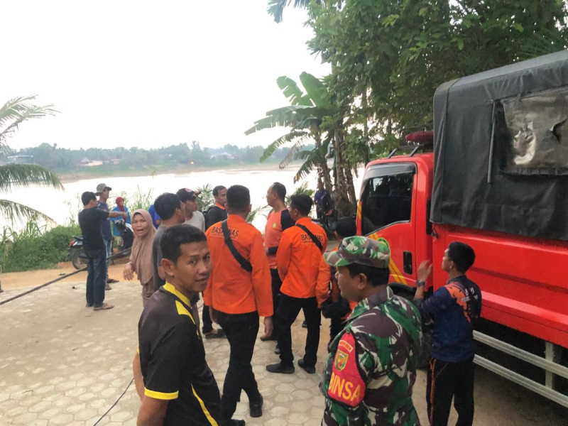 GEGER! Seorang Remaja Tenggelam di Sungai Batanghari saat Menangkap Ikan