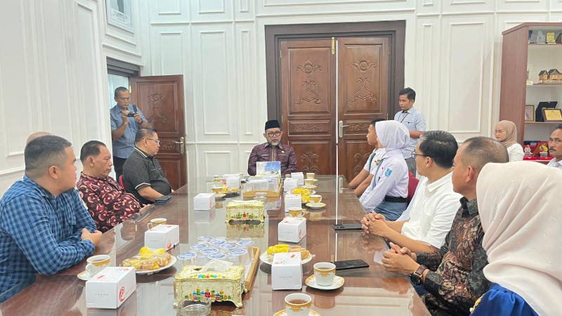 Sekda Sudirman Lepas 2 Calon Paskibraka Tingkat Pusat Utusan Provinsi Jambi