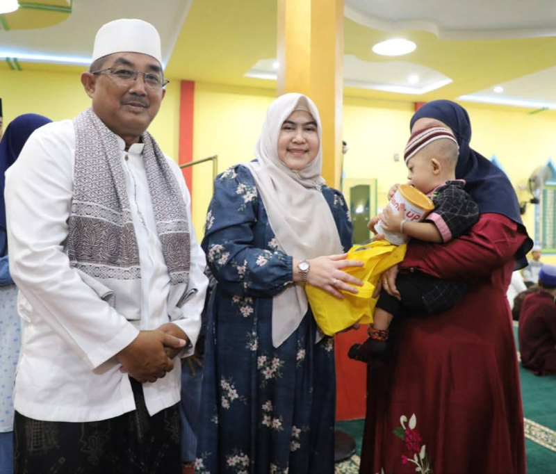 Lewat Safari Subuh, Bupati Anwar Sadat Bagikan Bantuan dan Bangun Spirit Keberkahan