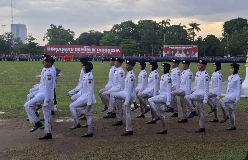Paskibraka Jambi Sukses Jalankan Tugas Penurunan Bendera, Meski Seragam Berlumpur