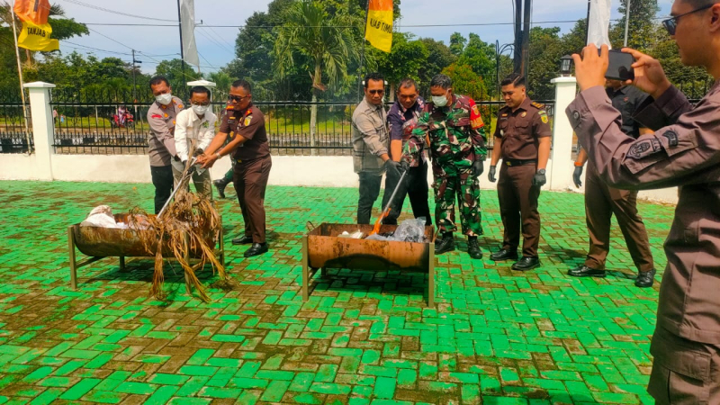 Kejari Tanjabtim Musnahkan Barang Bukti 34 Perkara, Kasus Narkotika Mendominasi
