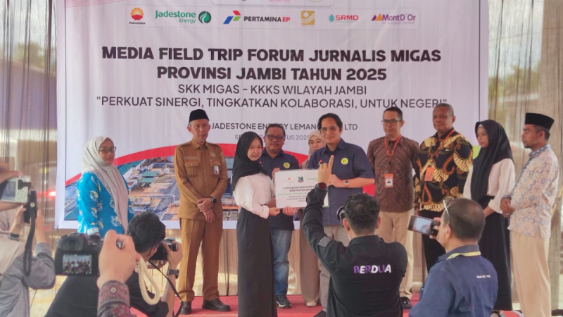 SKK Migas dan KKKS Jambi Beri Beasiswa Penuh ke Dua Pelajar Tanjabbar, Siap Cetak SDM Migas Unggul