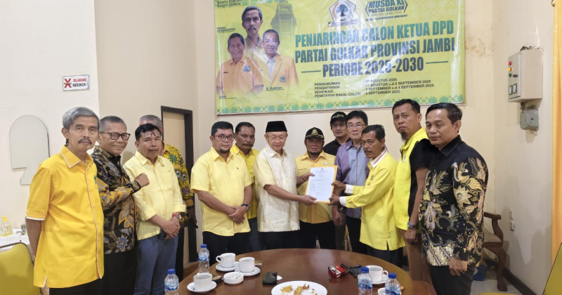 Didampingi Pengurus DPD II, CE Ambil Formulir Pendaftaran Ketua Golkar Jambi