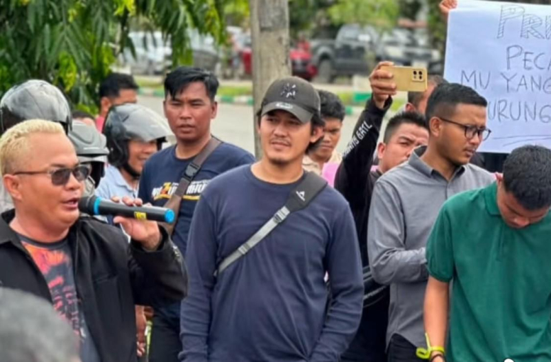 Demo di Gedung DPRD Batang Hari, Masa Minta Oknum Dewan Anak Buah Prabowo di Pecat, Firdaus : Laporan Kita Terima