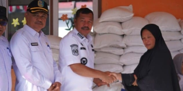 Pemkab Kerinci Berikan 3 Ton Beras Korban Bencana Puting Beliung