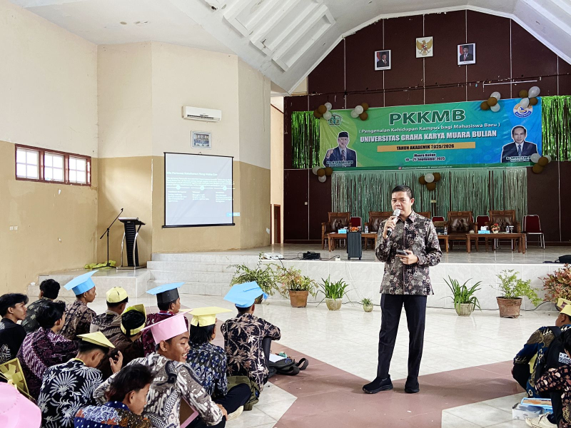Hadir di PKKMB UGK Tahun 2025, dr Firdaus Ajak Mahasiswa Jadi Agen Perubahan