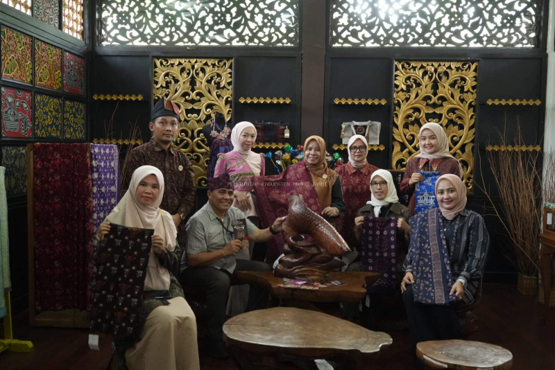 Ketua Dekranasda Gencar Gelorakan Penggunaan Produk Kerajinan Khas Muaro Jambi